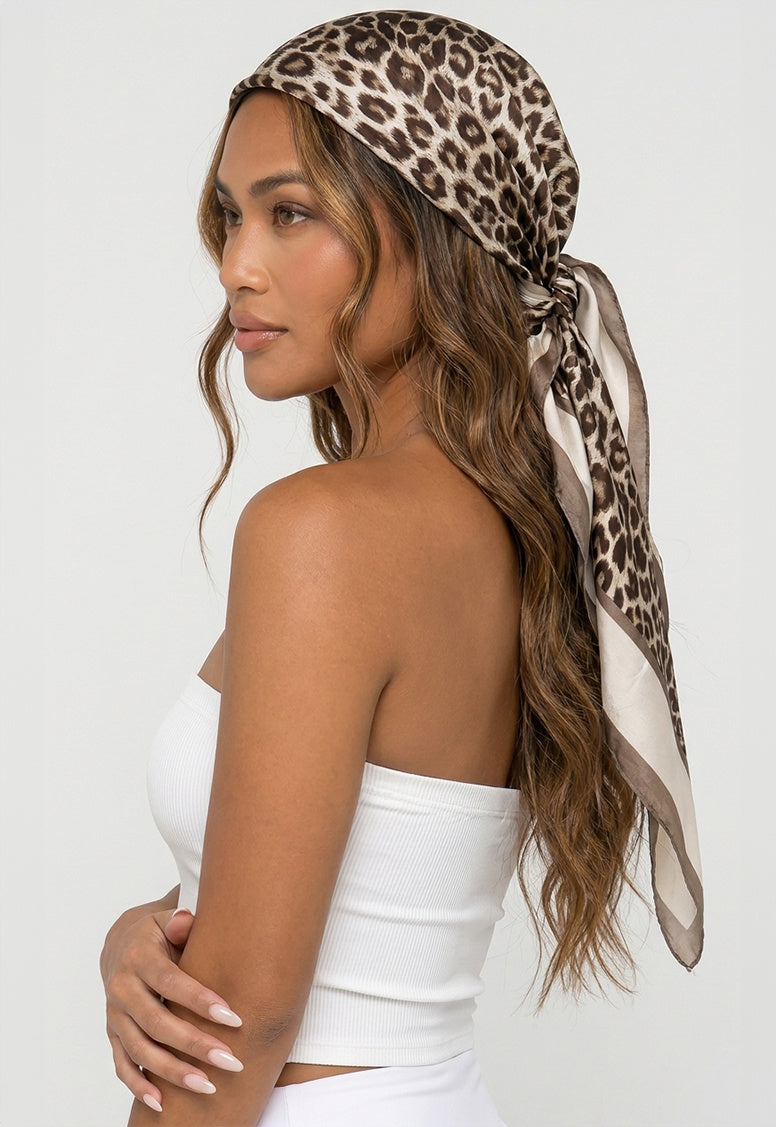 NEW080726 Bruine Luipaard Satijnen Bandana met Beige Rand