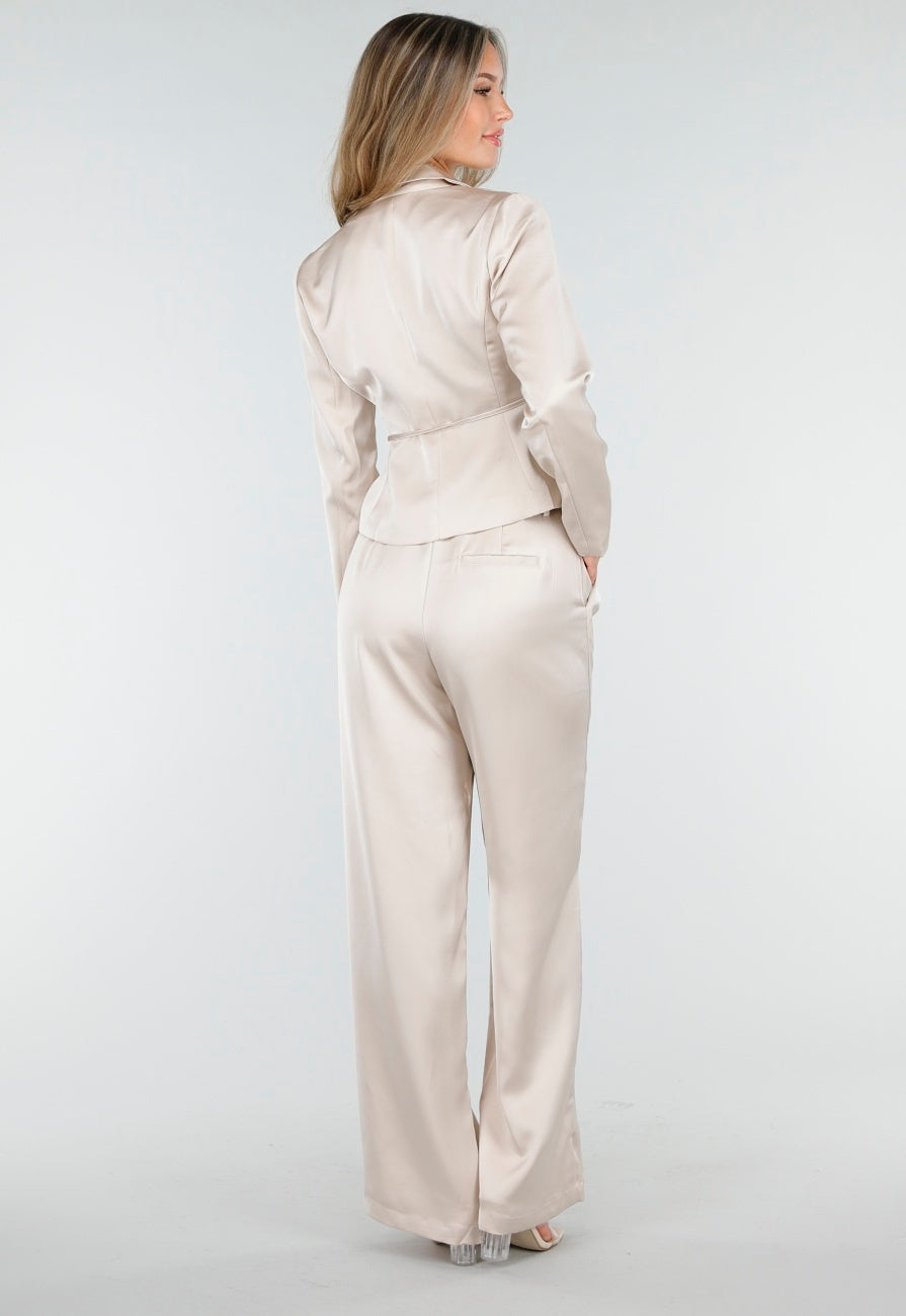 Champagnekleurige Satijnlook Wrap Blazer met Strik