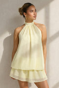 Butter Yellow Halter Jurk met Gelaagde Rok en Open Rug