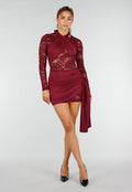 NEW220726 Bordeaux Kant Jurk met Lange Mouwen en Gedrapeerd Detail