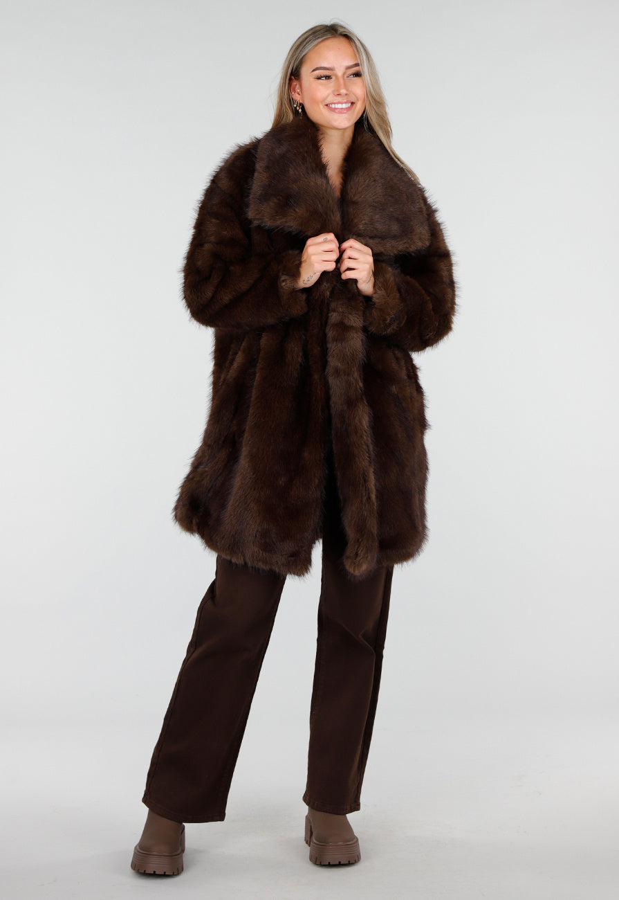 Bruine Faux Fur Jas met Brede Reverskraag
