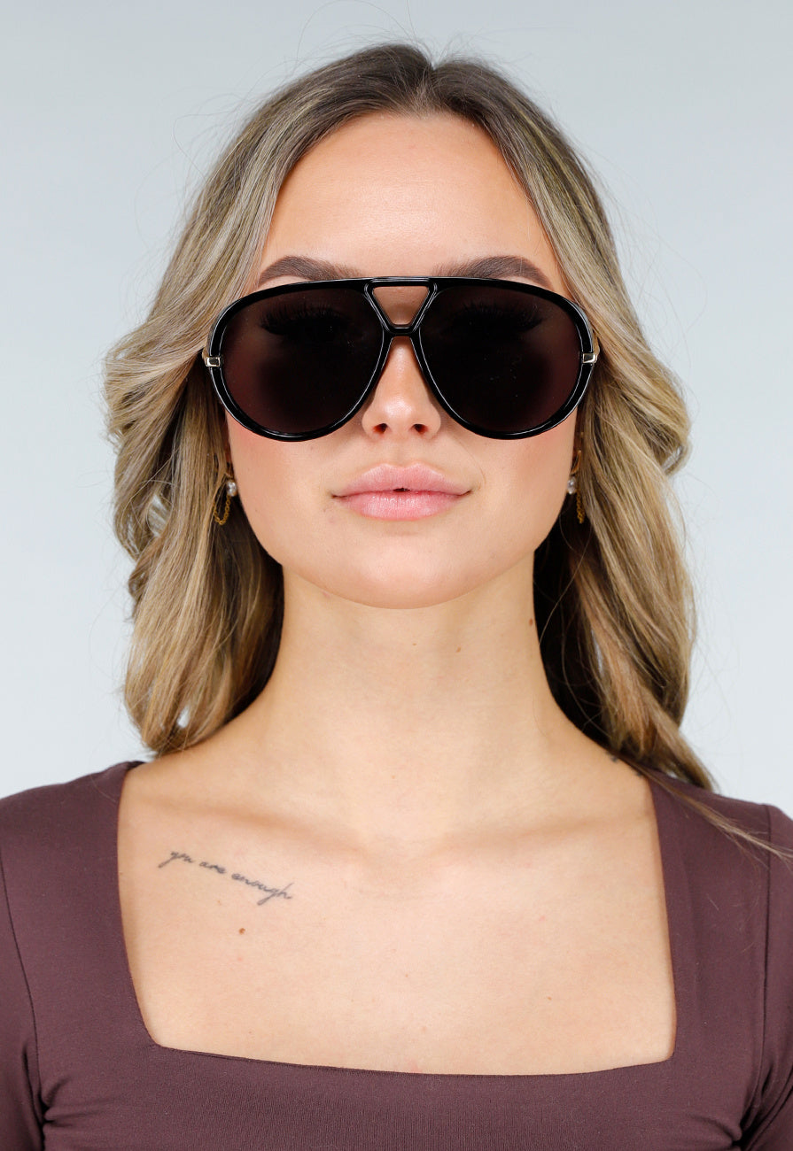 Zwarte Aviator Zonnebril met Gouden Pootjes
