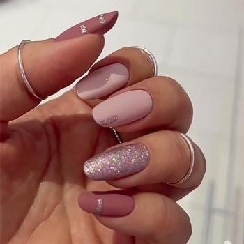 Roze Plaknagels met Glitter Details