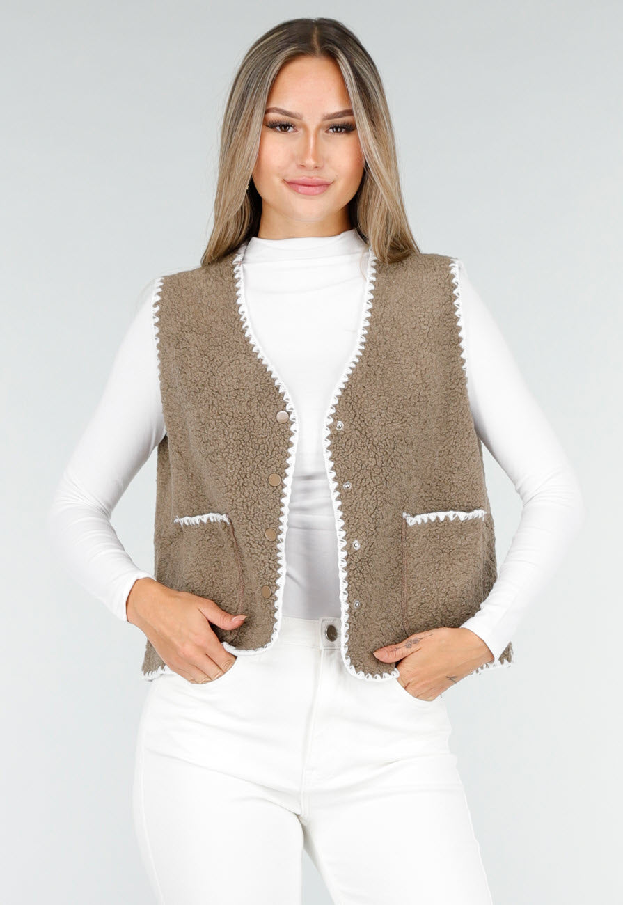 Bruin Teddy Gilet met Witte Randen en Knoopsluiting