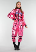 Roze Metallic Astronaut Jumpsuit met Patches, Zwarte Accenten en Elastische Manchetten