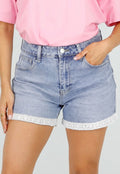 Lichtblauwe Denim Short met Gehaakte Omslag en Stretch