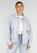 Lichtblauwe Denim Jas met Klepzakken en Trekkoorden