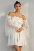 Beige Off Shoulder Jurk met Tule Mouwen en Volantkraag