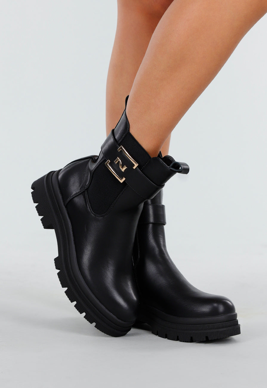 Zwarte Enkelboots met Chunky Zool Rits en Goudkleurige Gesp