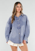 Blauwe Denim Blouse met Oversized Knopen en Lange Mouwen
