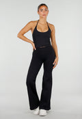 NEW120826 Zwarte Sportset met Halter Top, Flared Legging en Uitneembare Pads