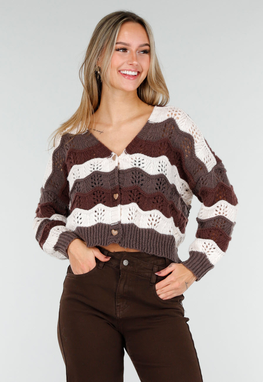 Bruin-Beige Gebreid Vest met Golvende Strepen en Hartvormige Knopen