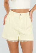 NEW080726 Lichtgele Shorts met Kant en Omgeslagen Zoom
