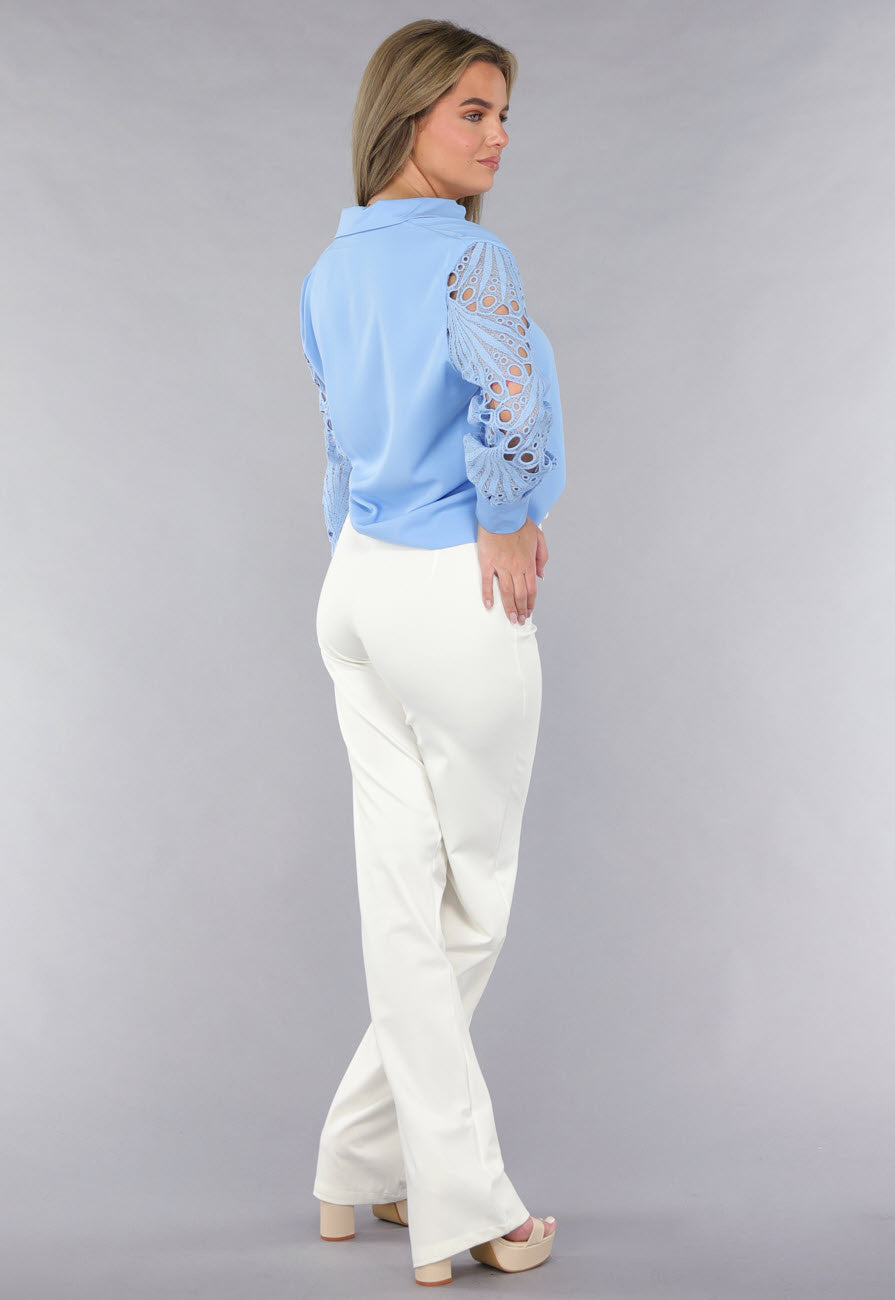 Lichtblauwe Blouse met See-Through Crochet Mouwen