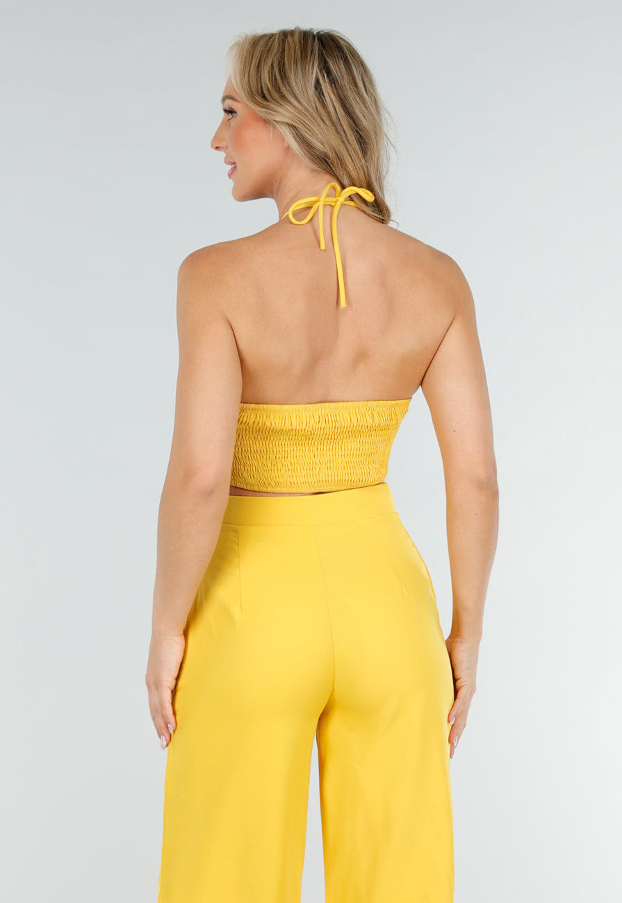 Gele Set met Halter Crop Top en Wijde High Waist Broek