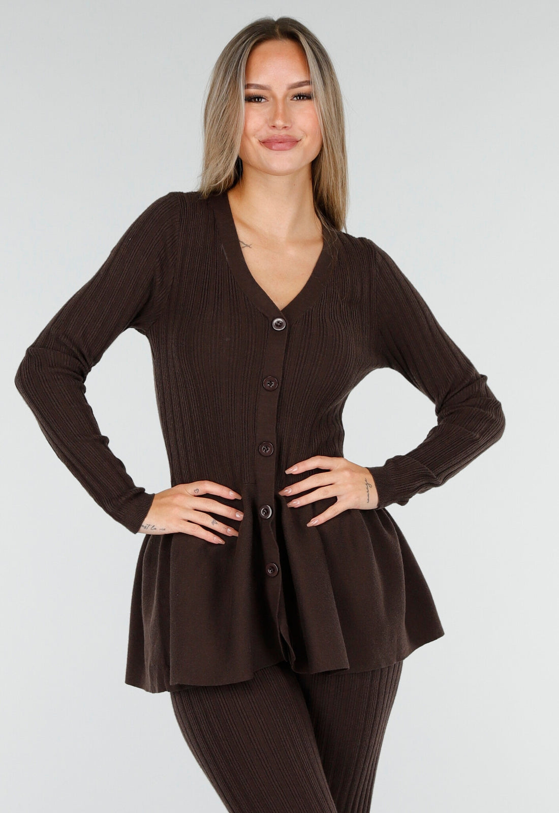 Bruine Stretch Two-Piece Set met Flared Broek en Knopen Top