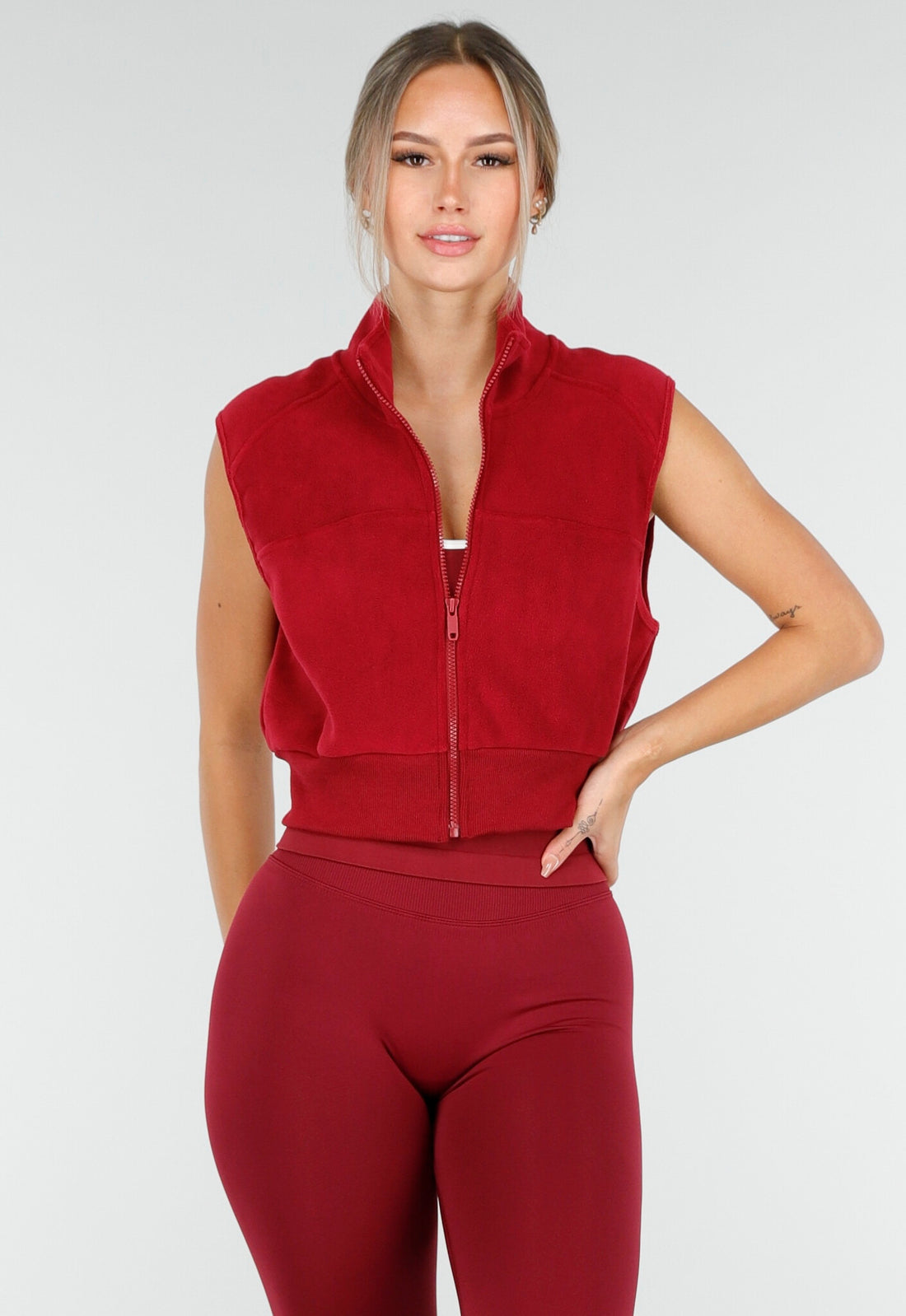 Mouwloos Vest in Bordeaux met Hoge Kraag