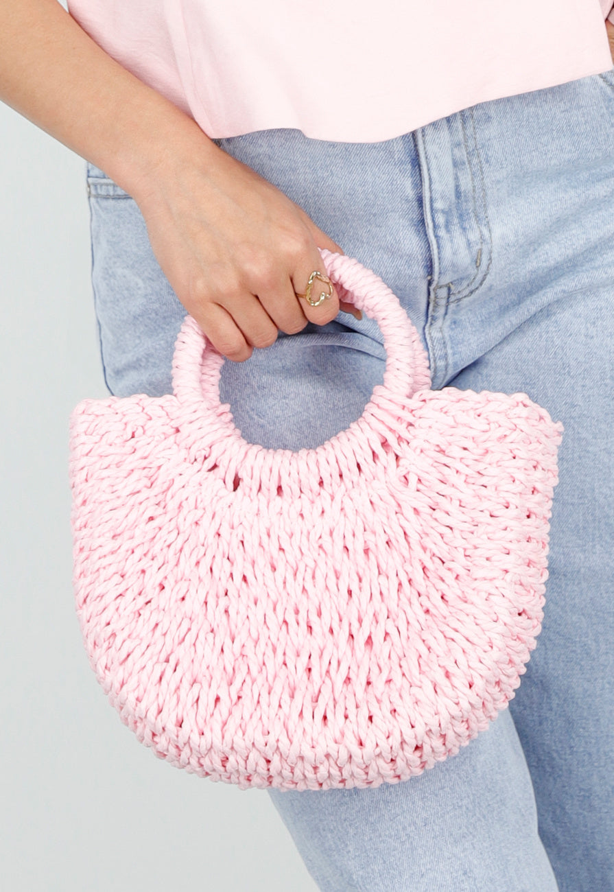 Roze Raffia Handtas met Rond Handvat en Schouderband