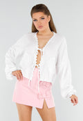 Witte Blouse met Koordsluitingen en Hartvormige Zakken