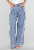 NEW290726 Lichtblauwe Wide Leg Jeans met Plooidetail en Hoge Taille