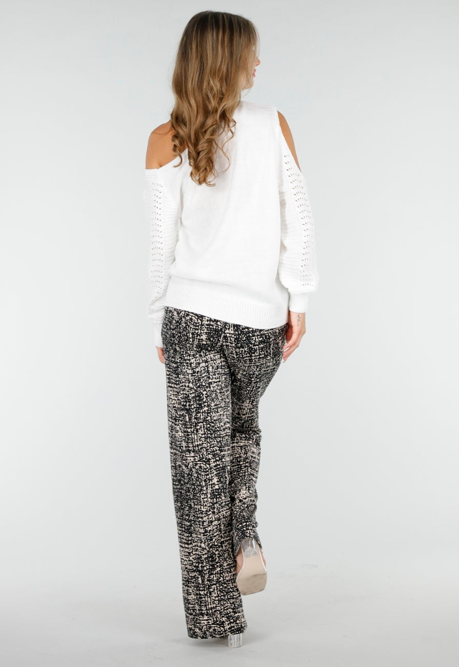 Witte Gebreide Trui met Cut Out en Off Shoulder