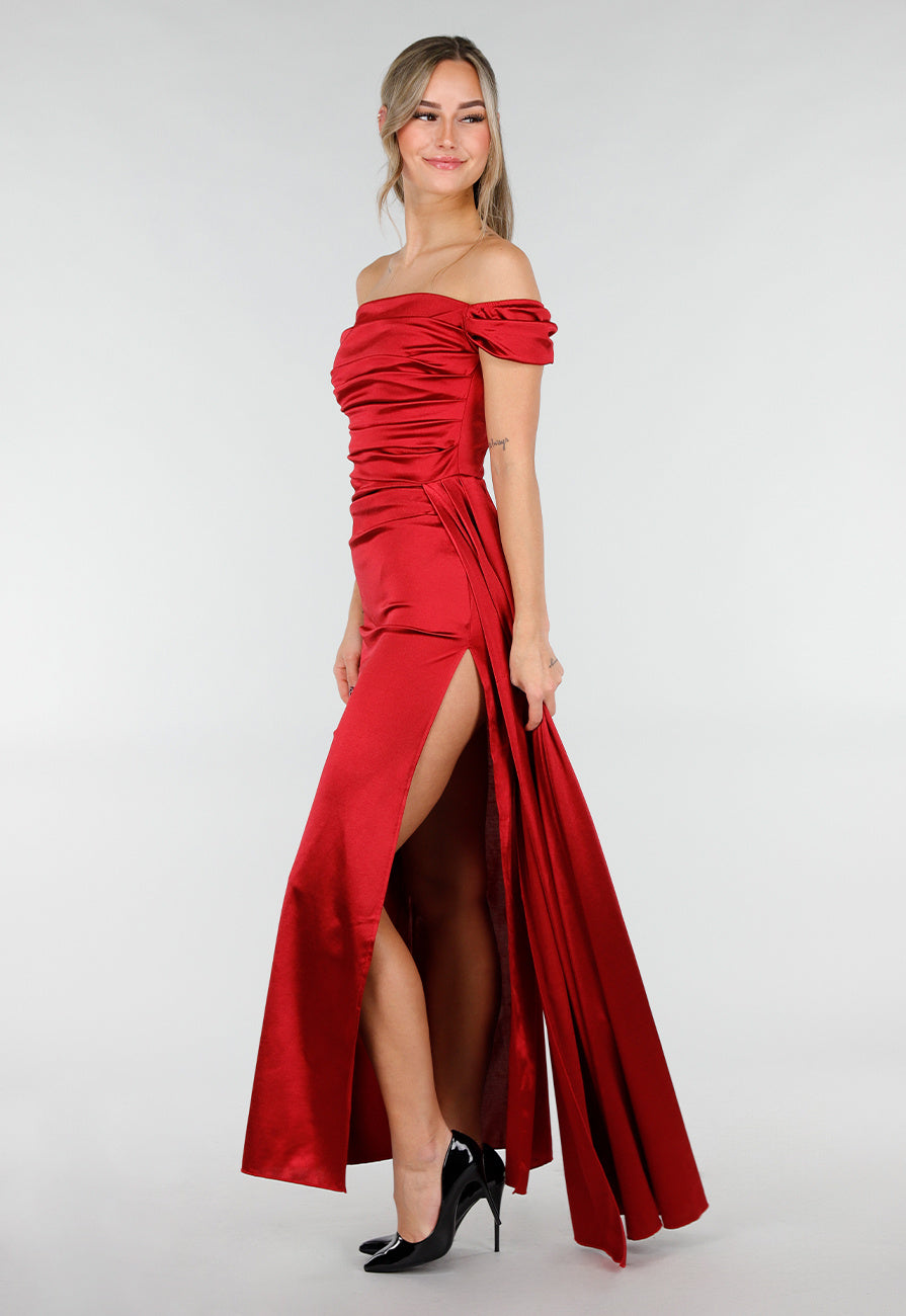 Felrode Off Shoulder Maxi Jurk in Satijn