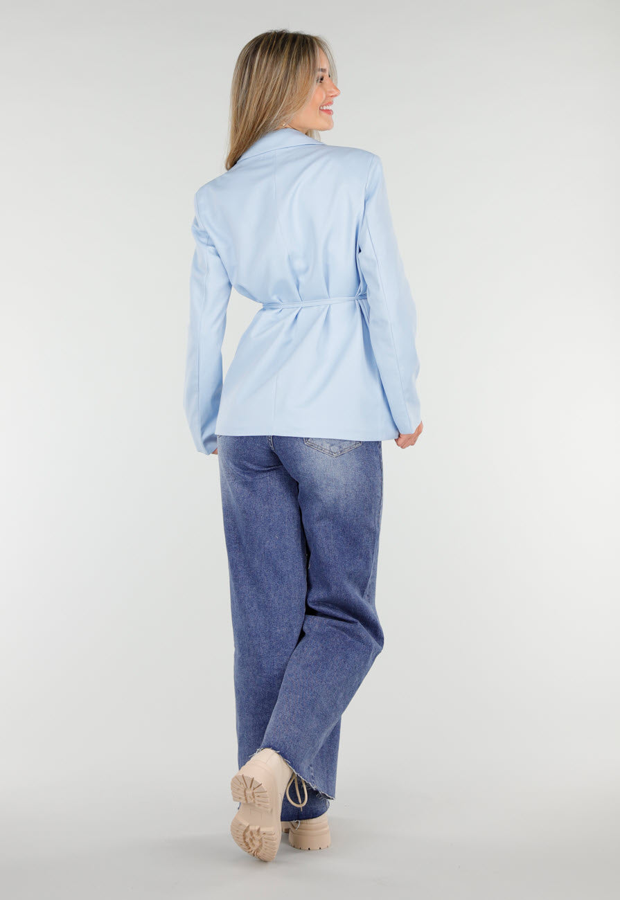 Lichtblauwe Blazer met Tailleceintuur en Stoffen Bloemdetail