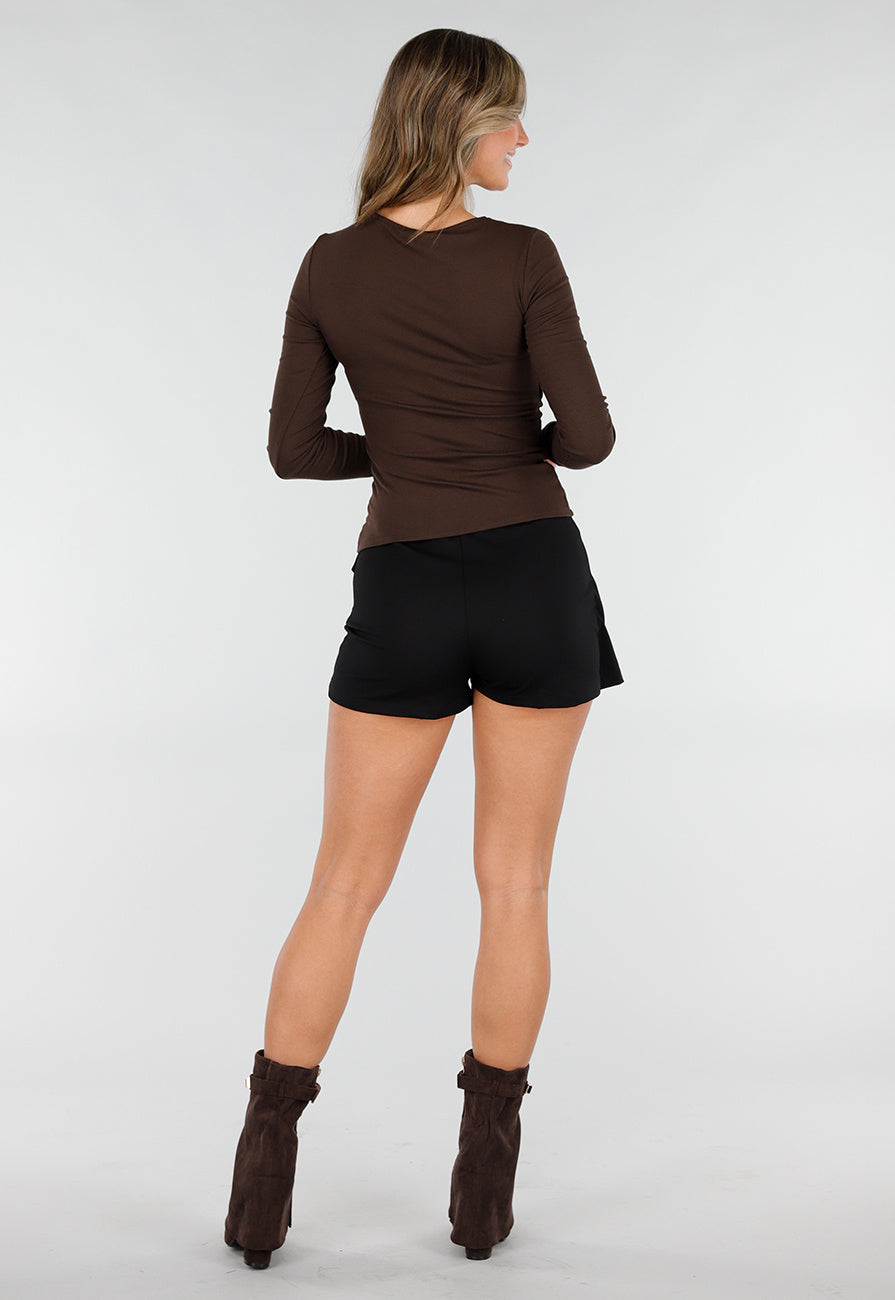 Bruine Top met Cut-Out en Goudkleurig Detail