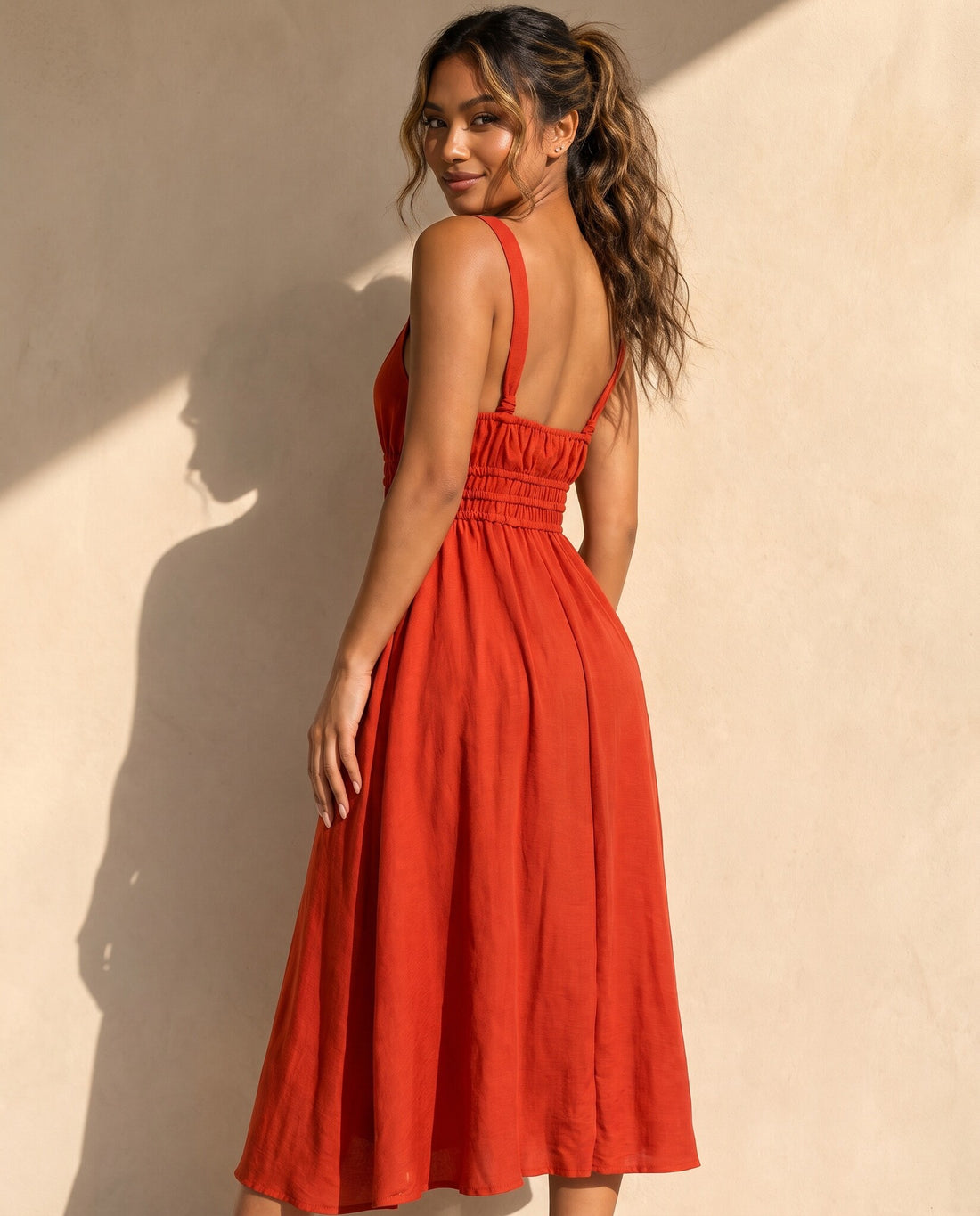 Oranje Midi Jurk met Brede Schouderbanden en Stretch Taille