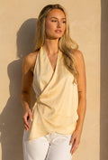NEW050826 Gele Satijnen Halter Top met Overslag en Asymmetrische Zoom