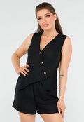 Two Piece met Short en Asymetrische Zwarte Gilet met Knopen en Rijgsluiting
