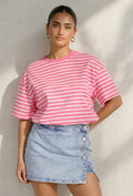 Roze Gestreept T-shirt met Korte Mouwen en Ronde Hals