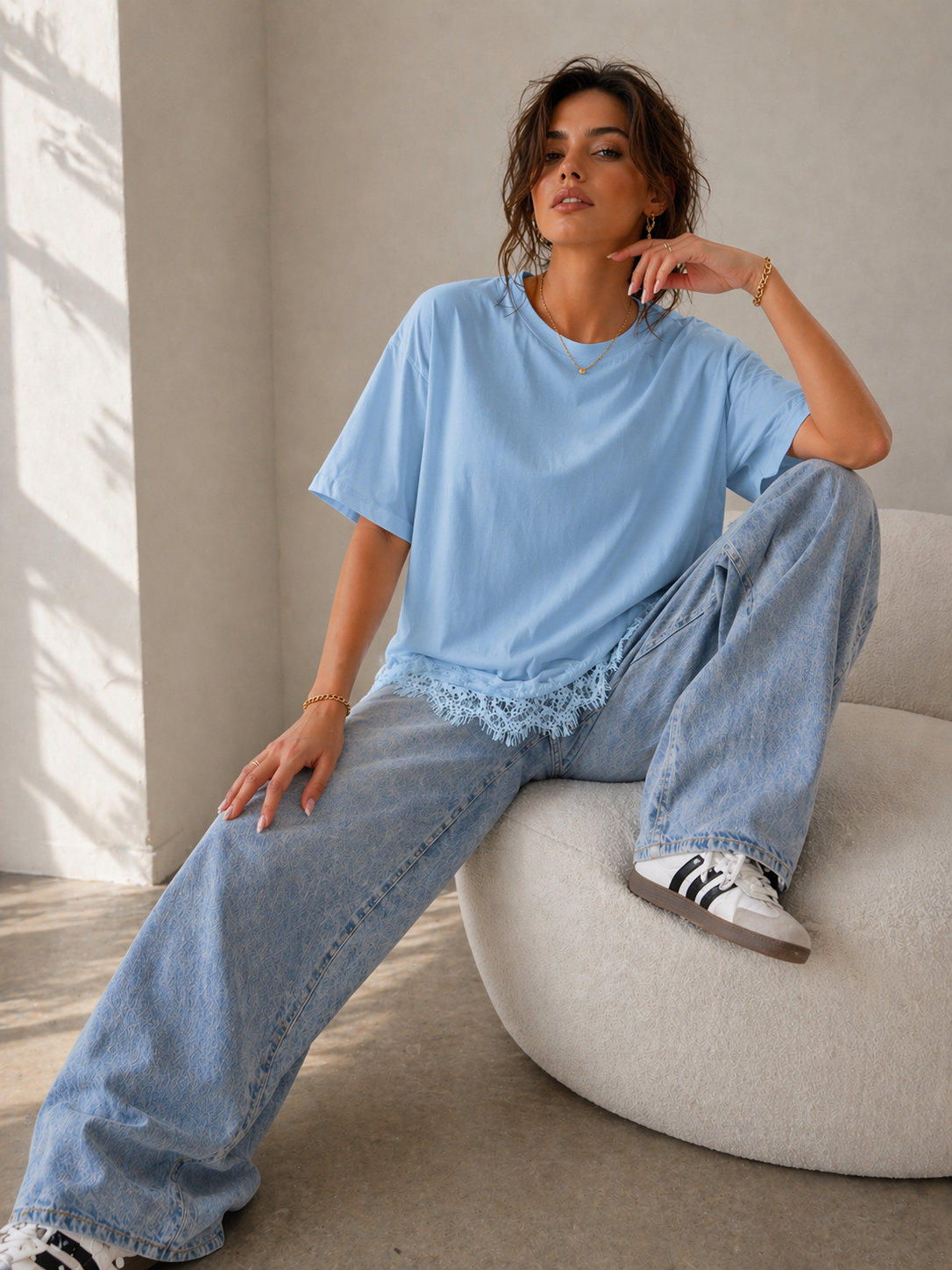 Lichtblauw Oversized T-Shirt met Kantzoom