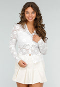 Elegante Witte Kanten Blouse met Lange Mouwen en Knoopsluiting