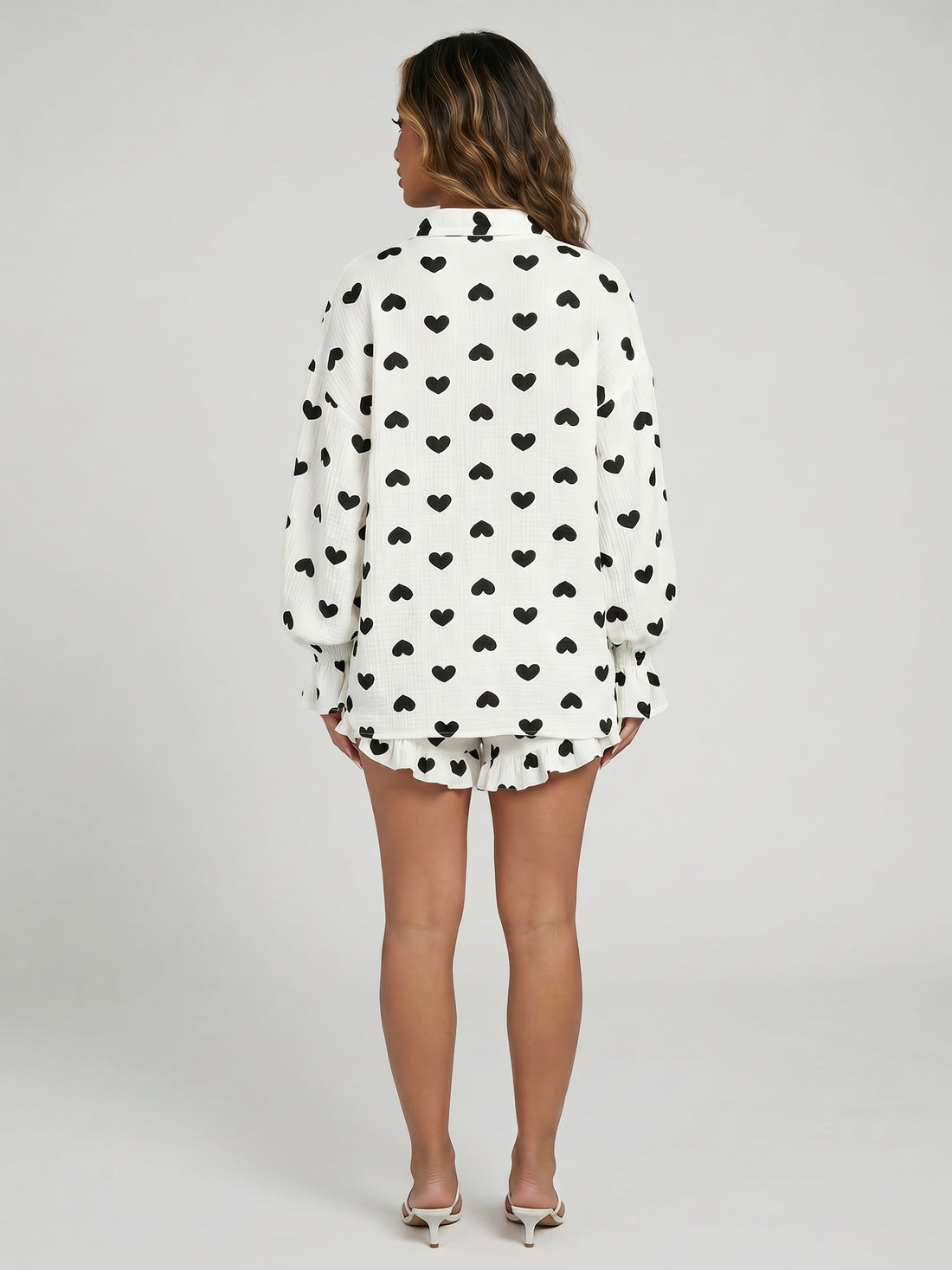 Witte Mousseline Two Piece met Zwarte Hartjes en Ruffles