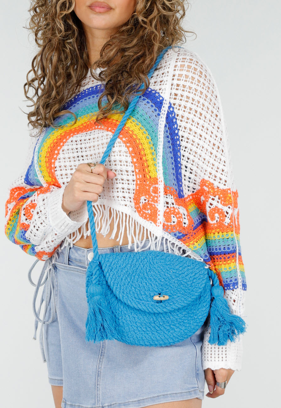 Blauwe Gehaakte Schoudertas met Koordsluiting en Kwastdetails